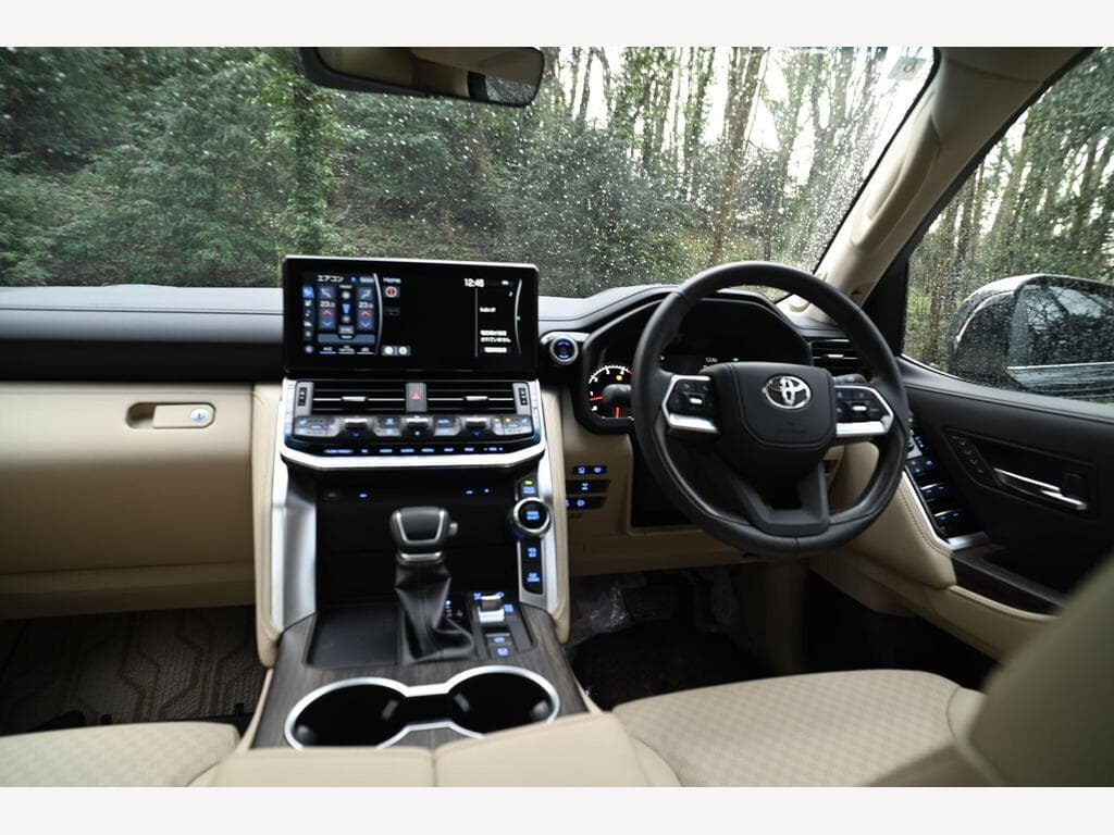 Toyota Land Cruiser - Image 7