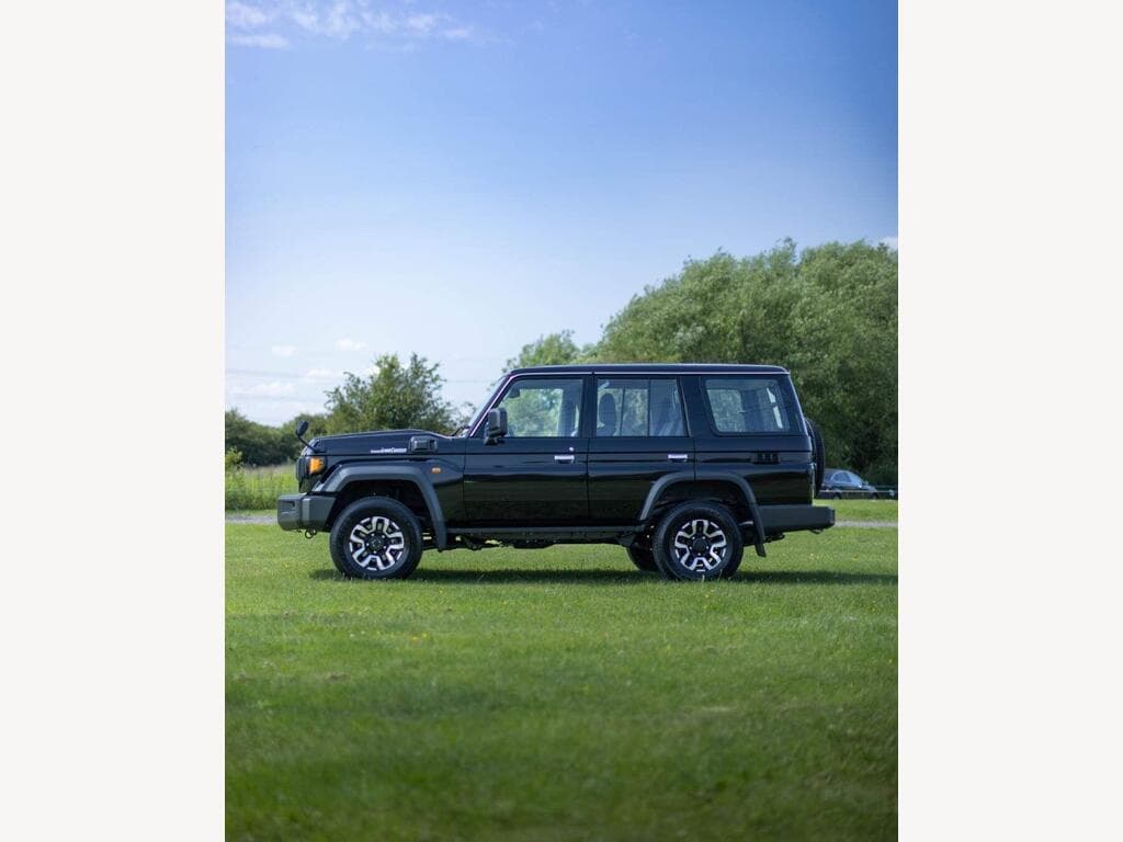 Toyota Land Cruiser - Image 7