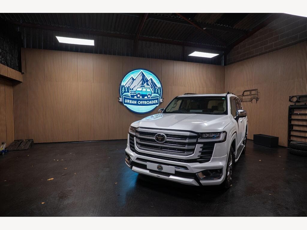 Toyota Land Cruiser - Image 6