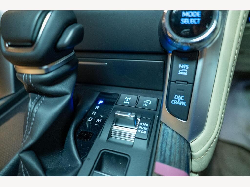 Toyota Land Cruiser - Image 17