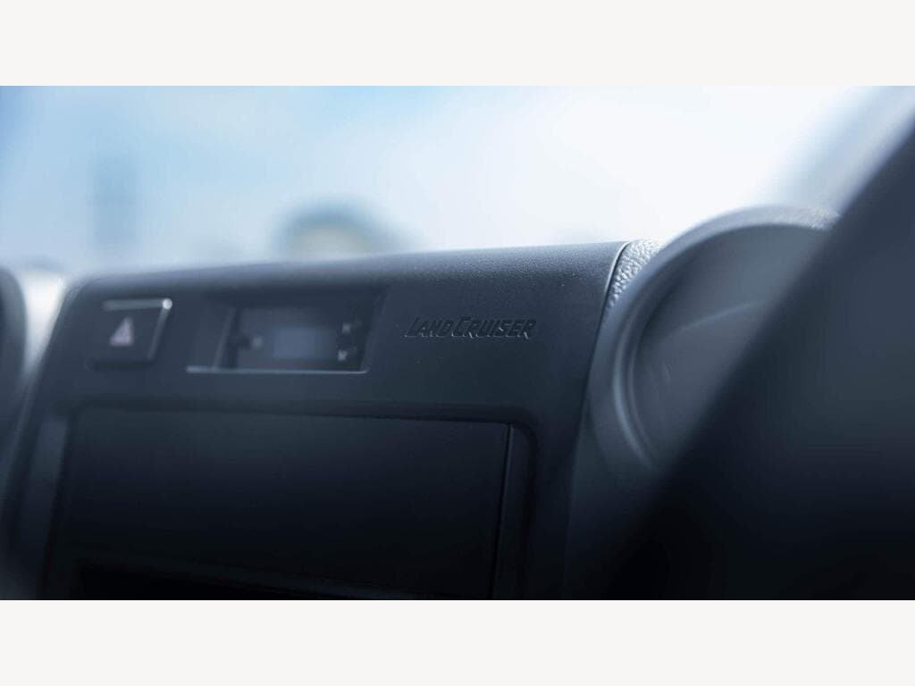 Toyota Land Cruiser - Image 17