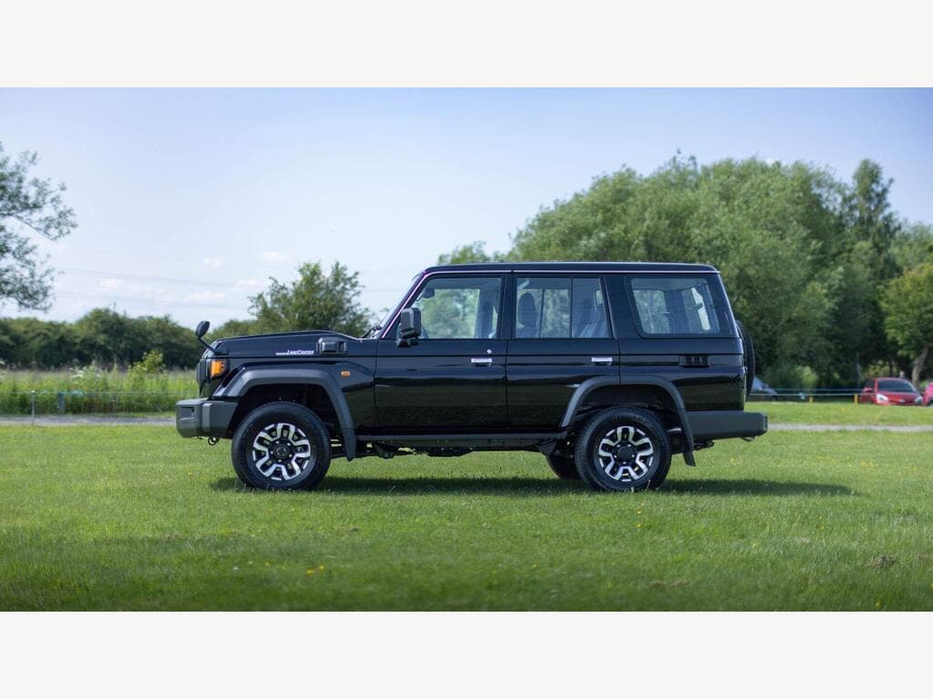 Toyota Land Cruiser - Image 6