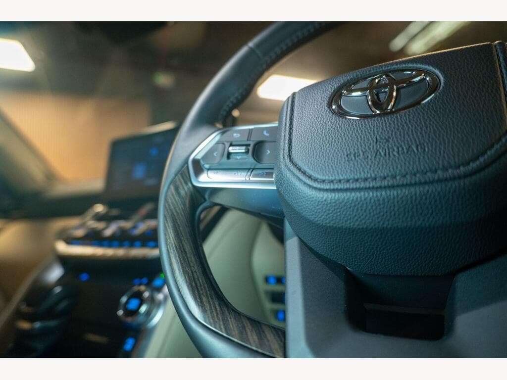 Toyota Land Cruiser - Image 14