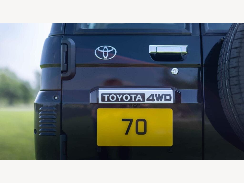Toyota Land Cruiser - Image 9