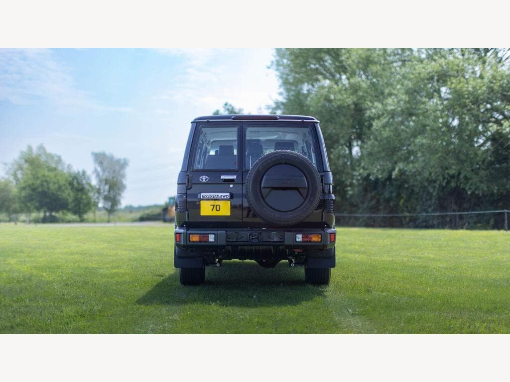 Toyota Land Cruiser - Image 8