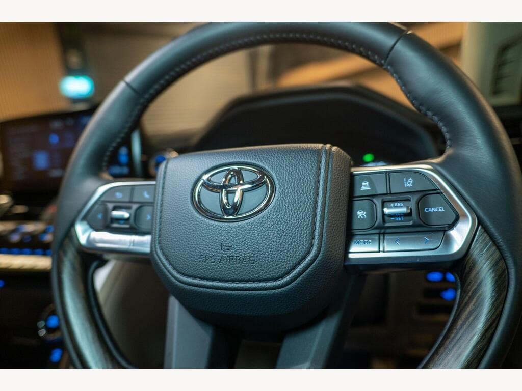 Toyota Land Cruiser - Image 24