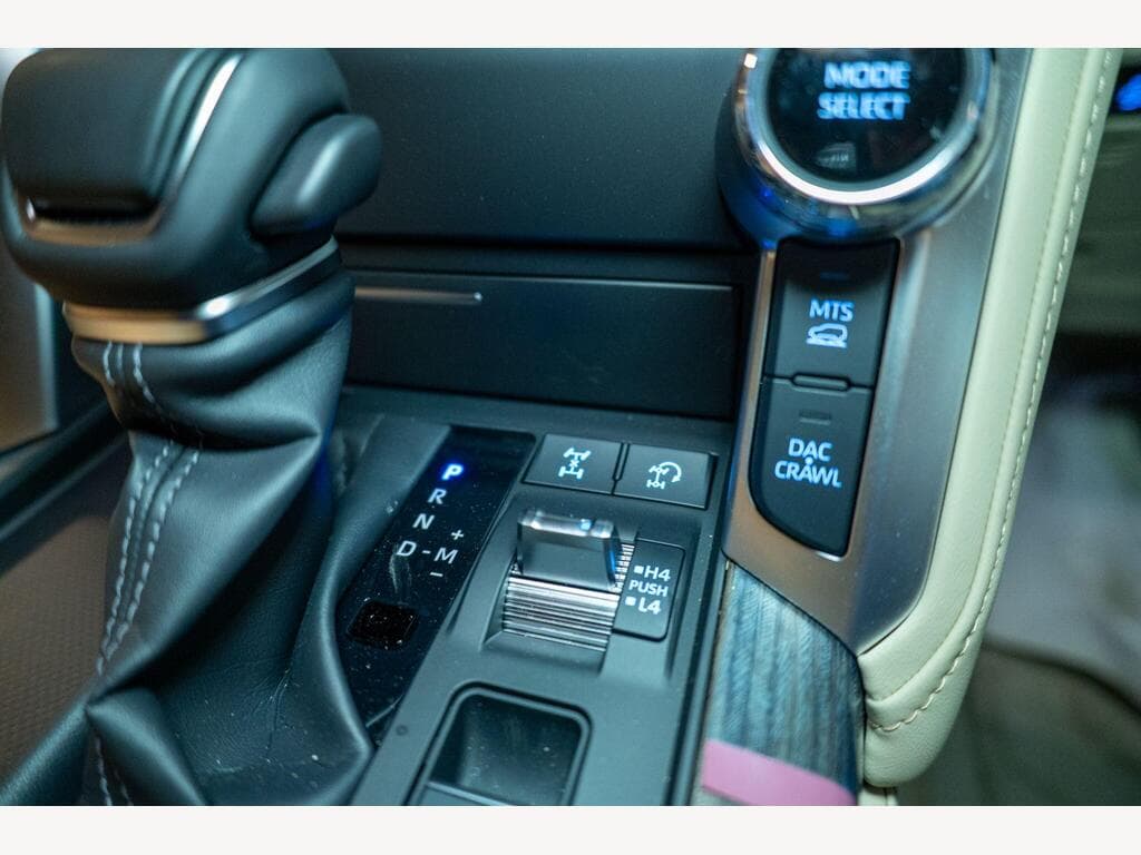 Toyota Land Cruiser - Image 16