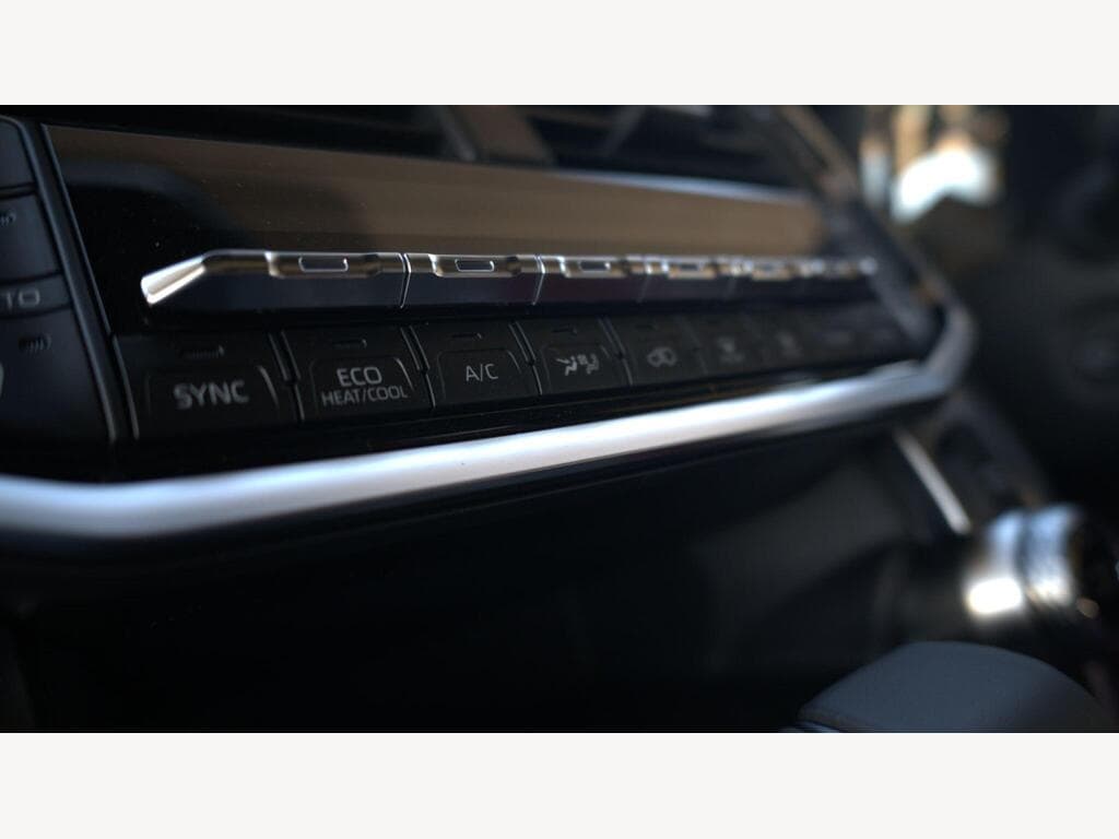 Toyota Land Cruiser - Image 11