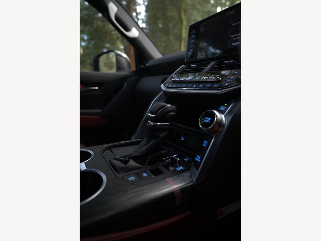 Toyota Land Cruiser - Image 12