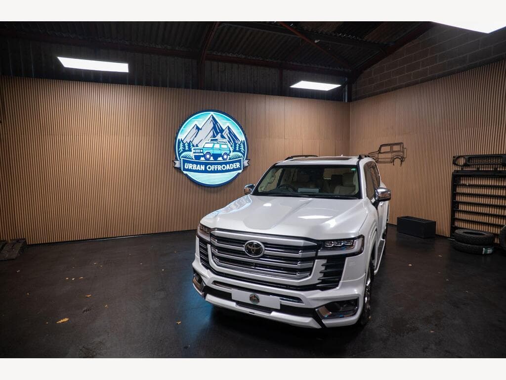 Toyota Land Cruiser - Image 8