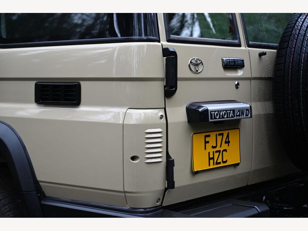 Toyota Land Cruiser - Image 13