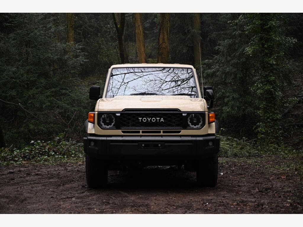 Toyota Land Cruiser - Image 3