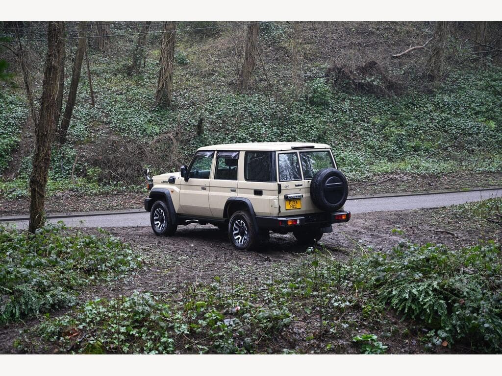Toyota Land Cruiser - Image 7