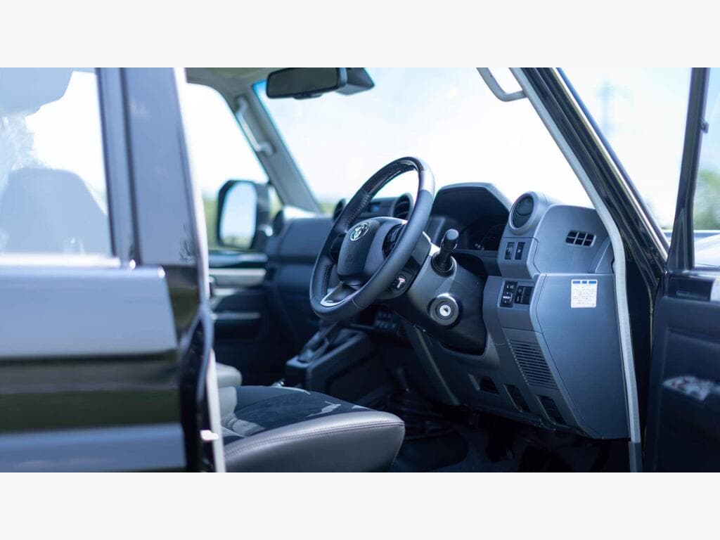 Toyota Land Cruiser - Image 12