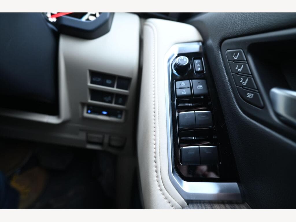 Toyota Land Cruiser - Image 51