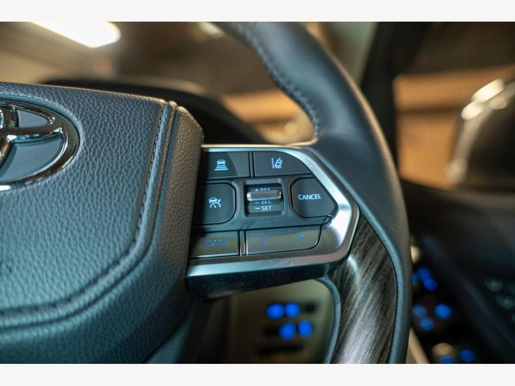 Toyota Land Cruiser - Image 23