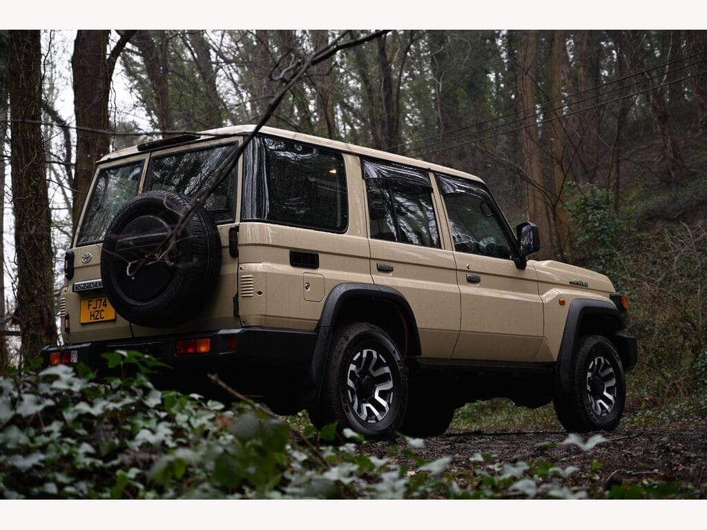 Toyota Land Cruiser - Image 6