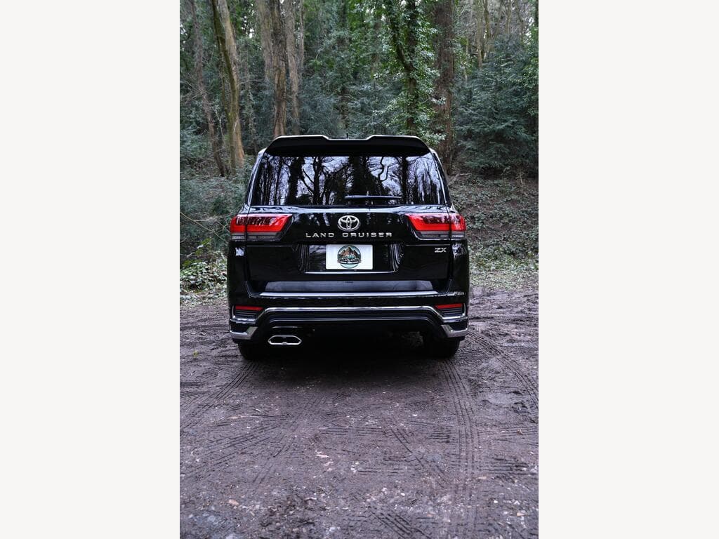 Toyota Land Cruiser - Image 6