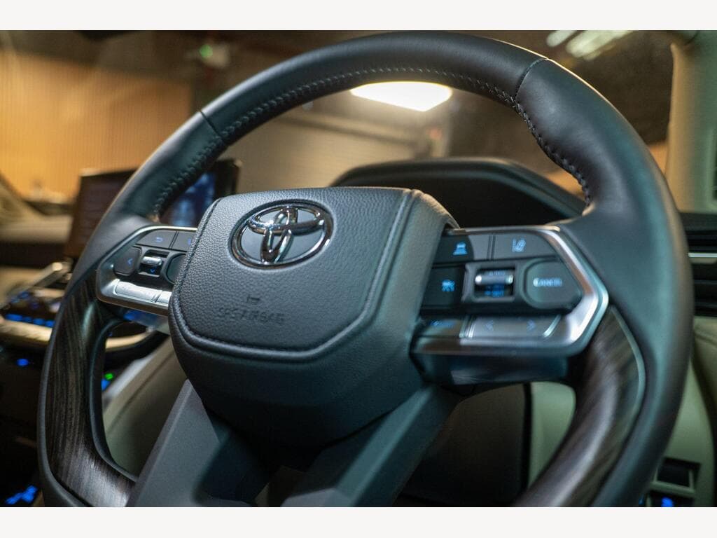 Toyota Land Cruiser - Image 13