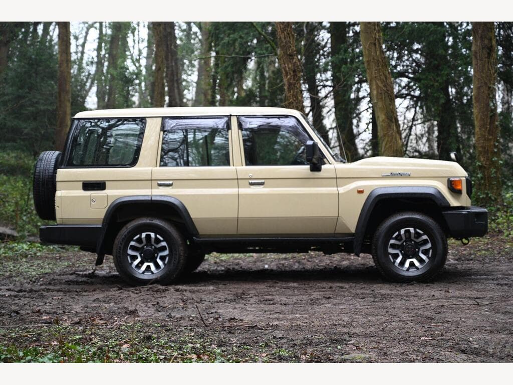 Toyota Land Cruiser - Image 5