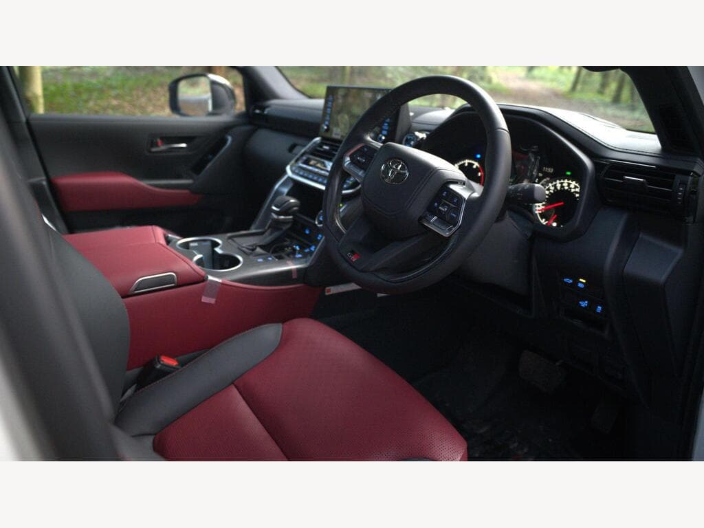 Toyota Land Cruiser - Image 8