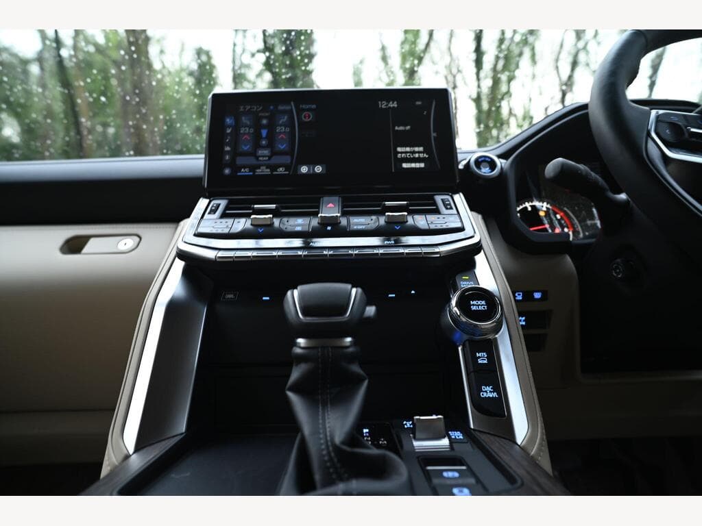 Toyota Land Cruiser - Image 8