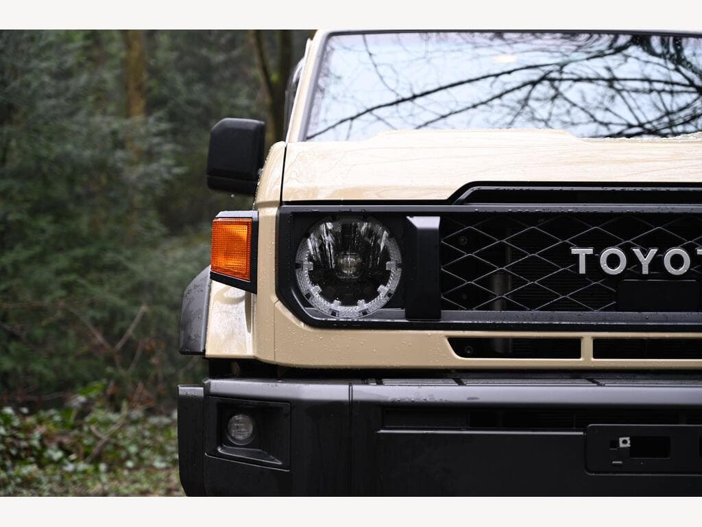 Toyota Land Cruiser - Image 9