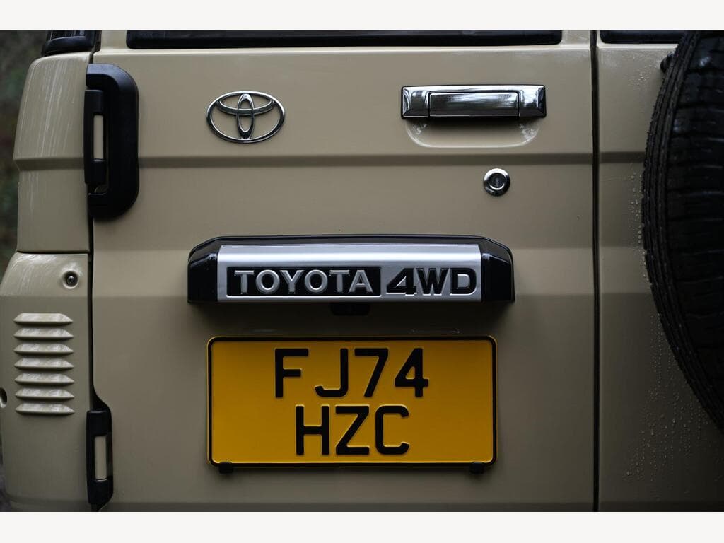 Toyota Land Cruiser - Image 27