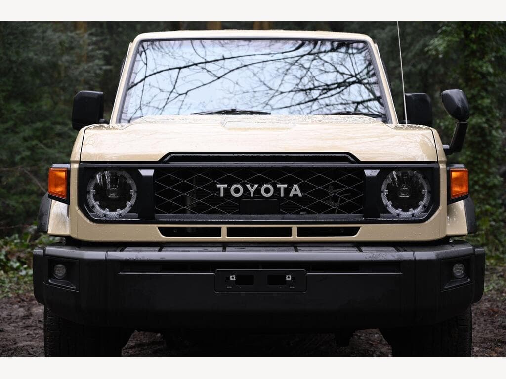 Toyota Land Cruiser - Image 8