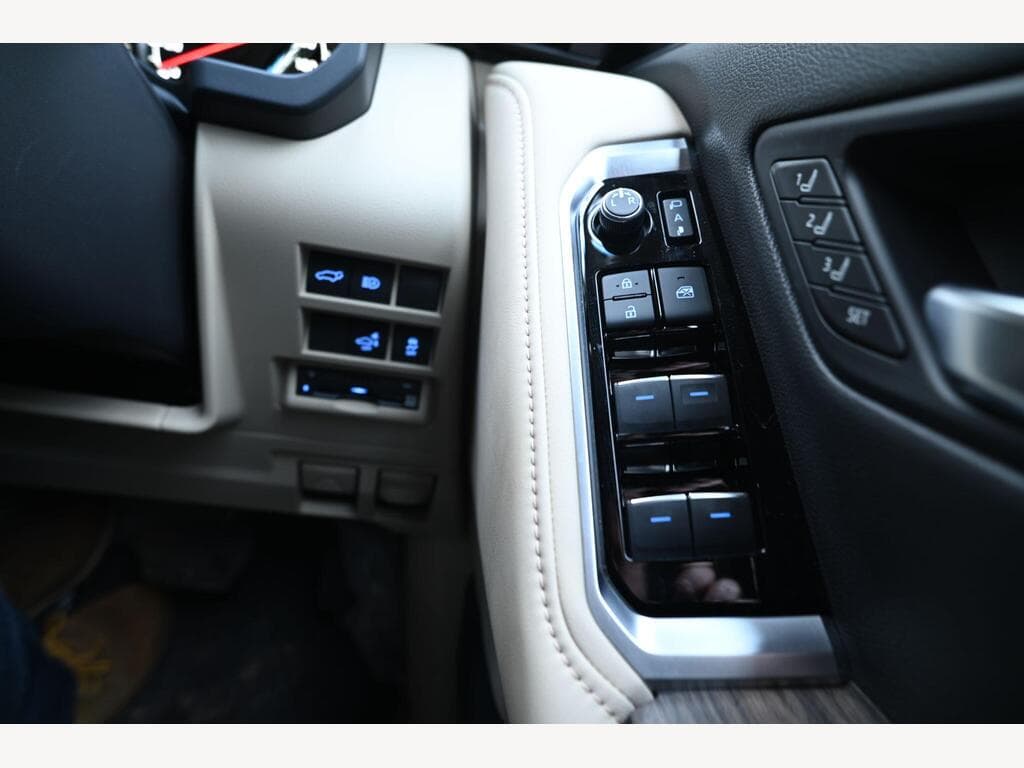 Toyota Land Cruiser - Image 52