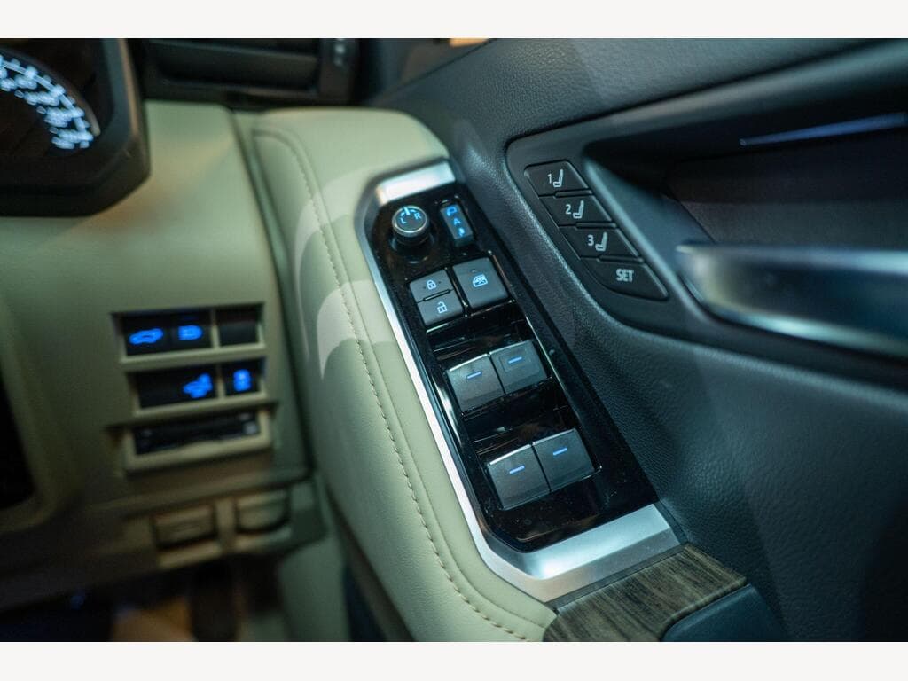 Toyota Land Cruiser - Image 20