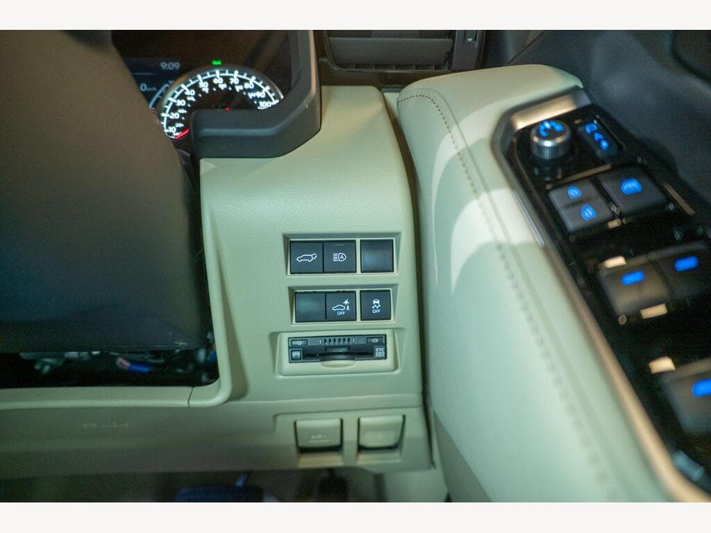 Toyota Land Cruiser - Image 21