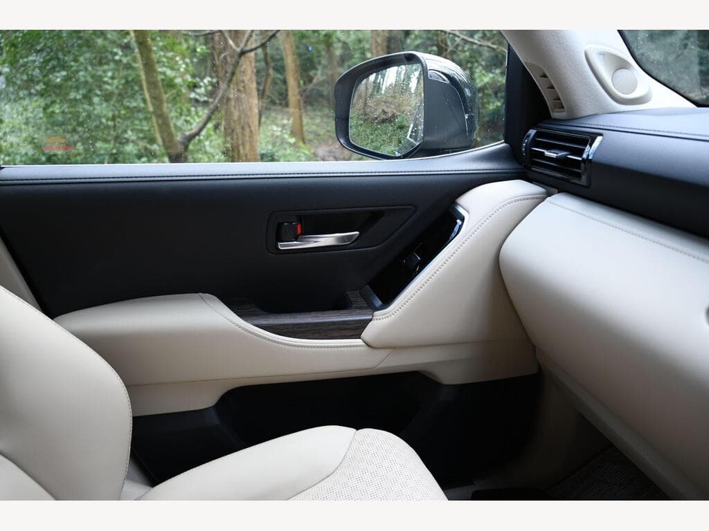 Toyota Land Cruiser - Image 9