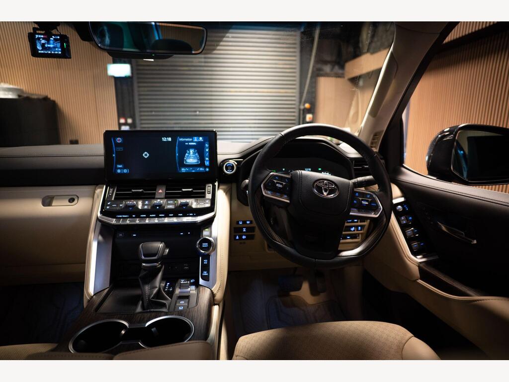 Toyota Land Cruiser - Image 12