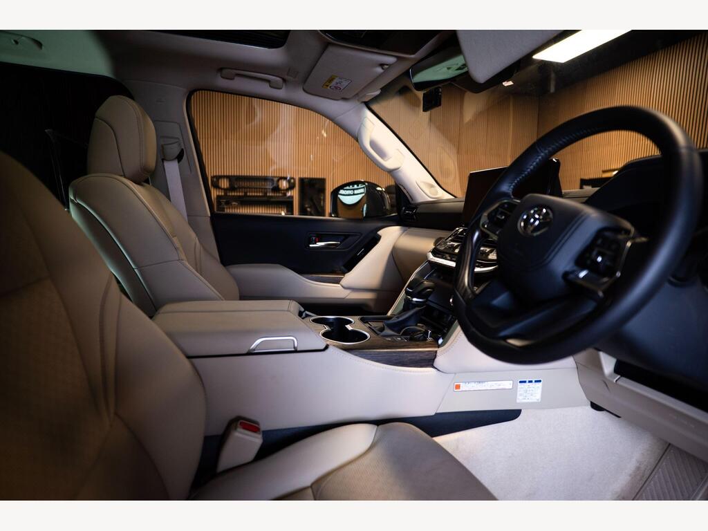 Toyota Land Cruiser - Image 15