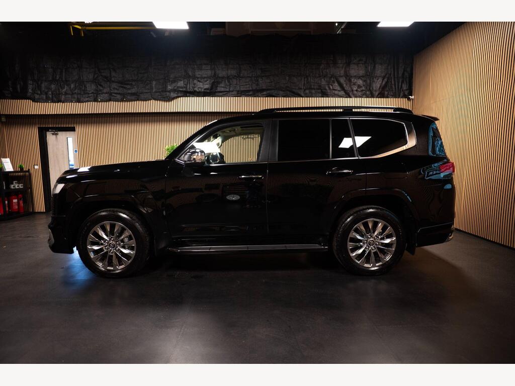 Toyota Land Cruiser - Image 8