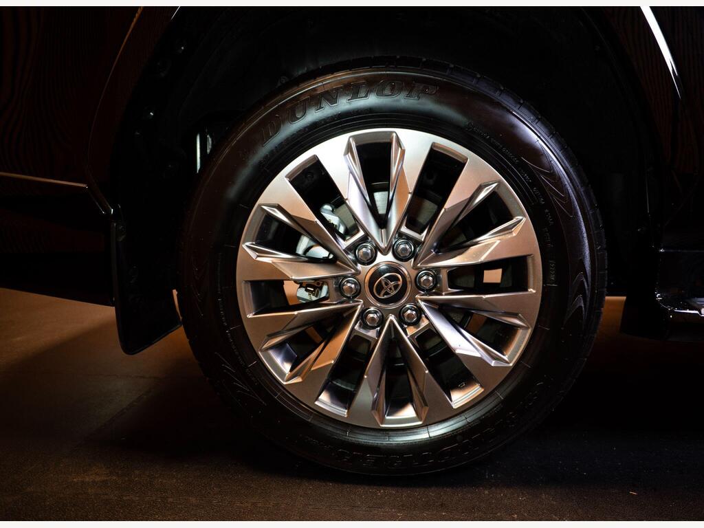 Toyota Land Cruiser - Image 27