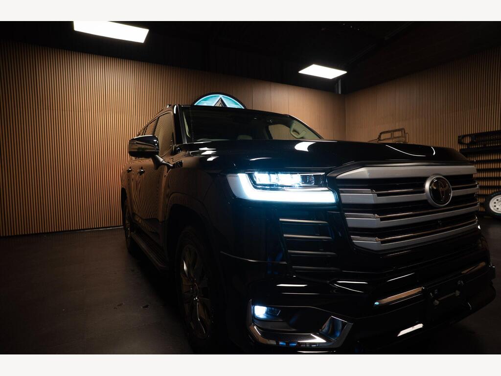 Toyota Land Cruiser - Image 7