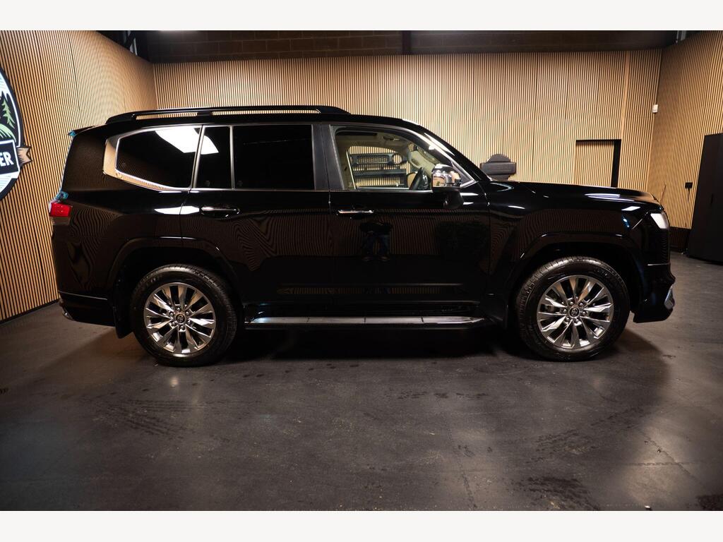 Toyota Land Cruiser - Image 10