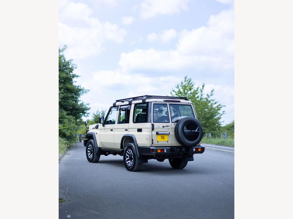 Toyota Land Cruiser - Image 13