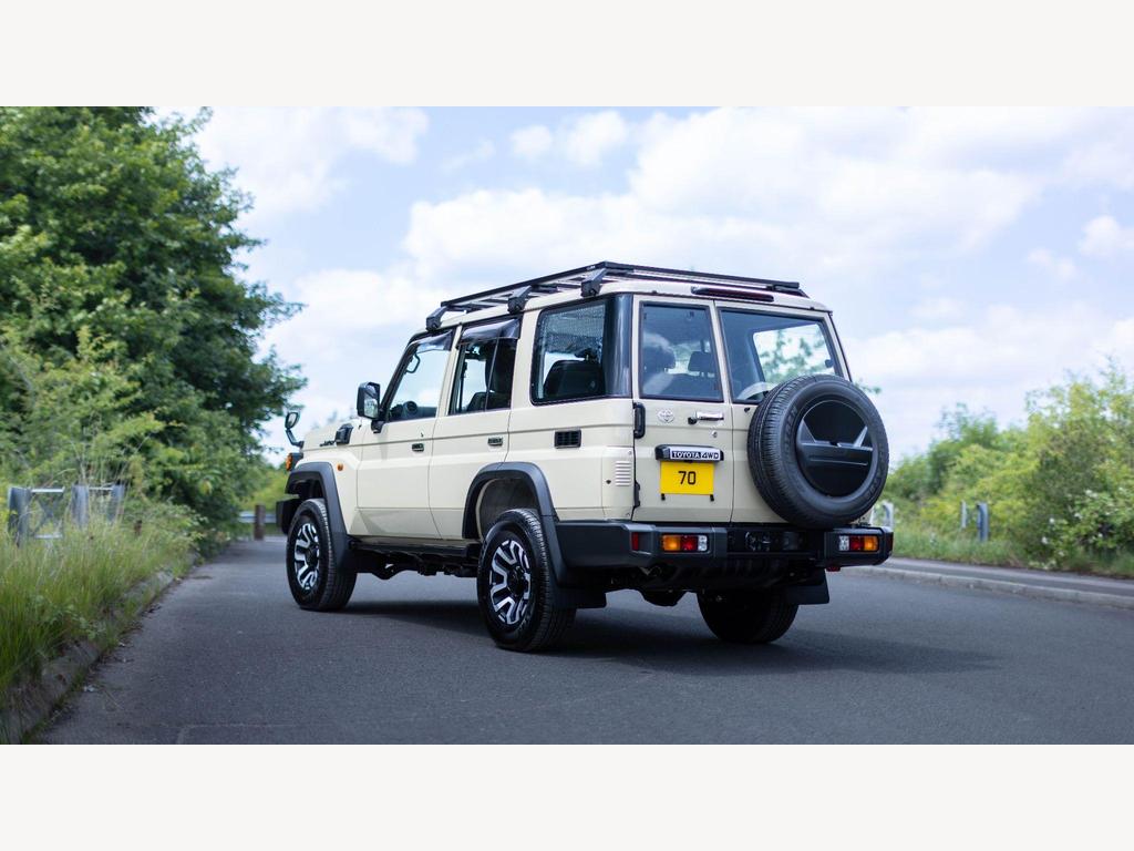 Toyota Land Cruiser - Image 12