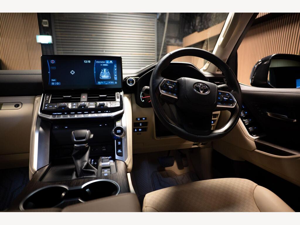 Toyota Land Cruiser - Image 13